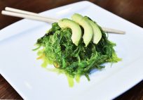 wakame Seaweed-salad-with-avocado